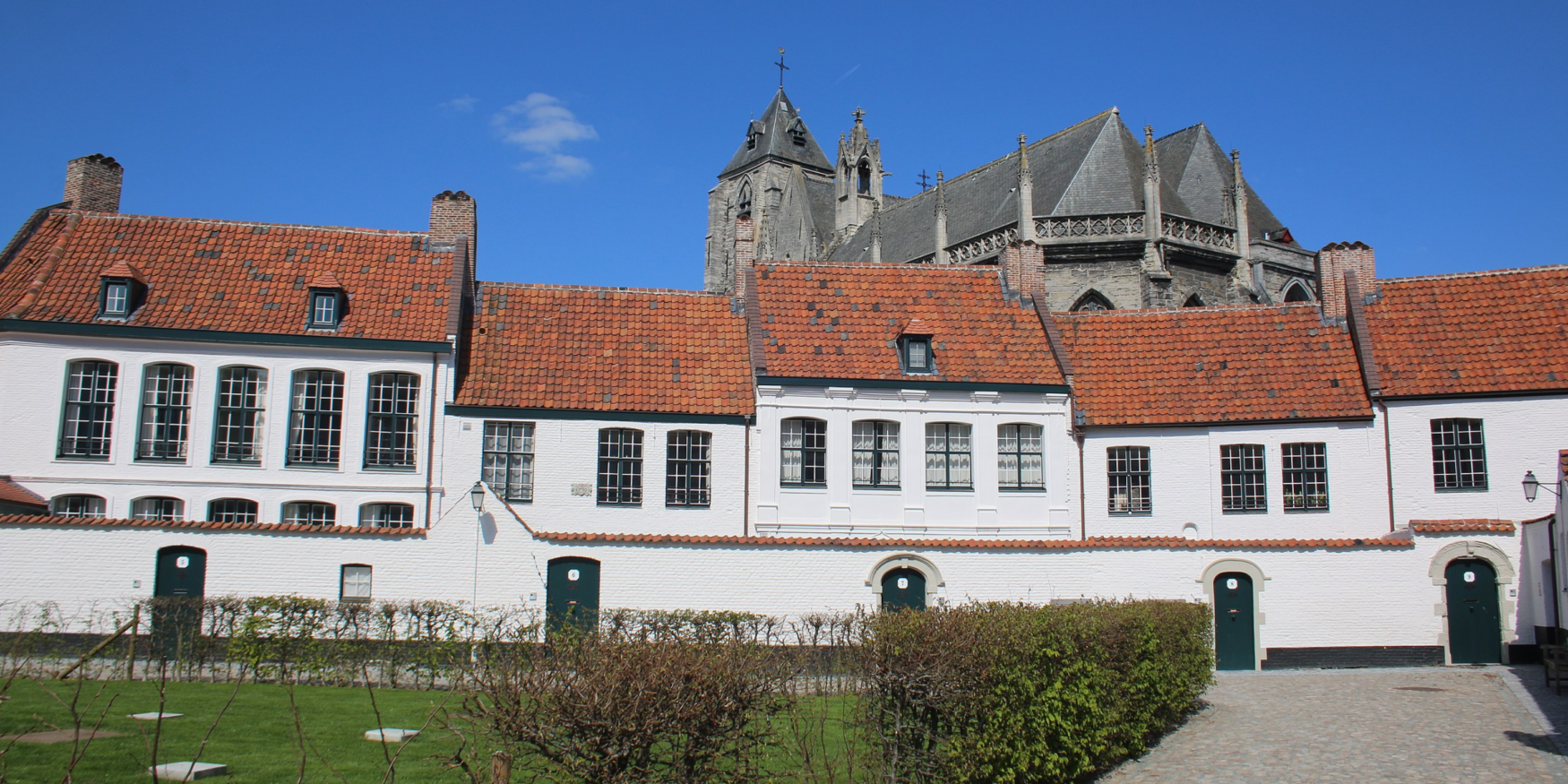 binnenplein in het begijnhof van Kortrijk