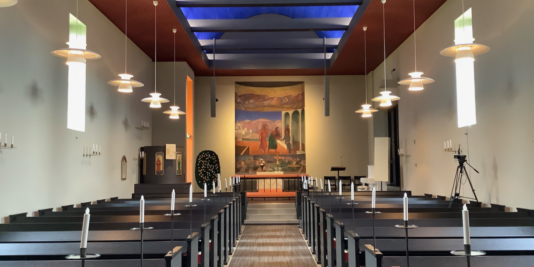 interieur van de kerk van Muurame van architect Alvar Aalto