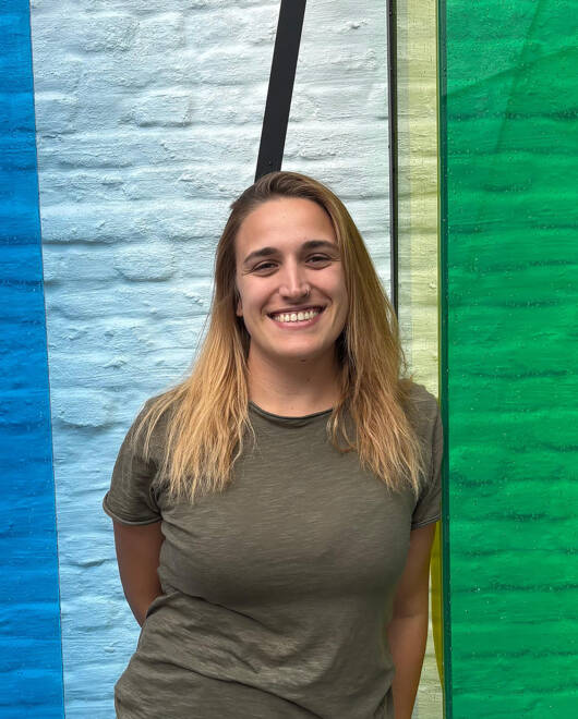 portret van Jana Leontios, medewerker Digitaal leren en assistentie reizen