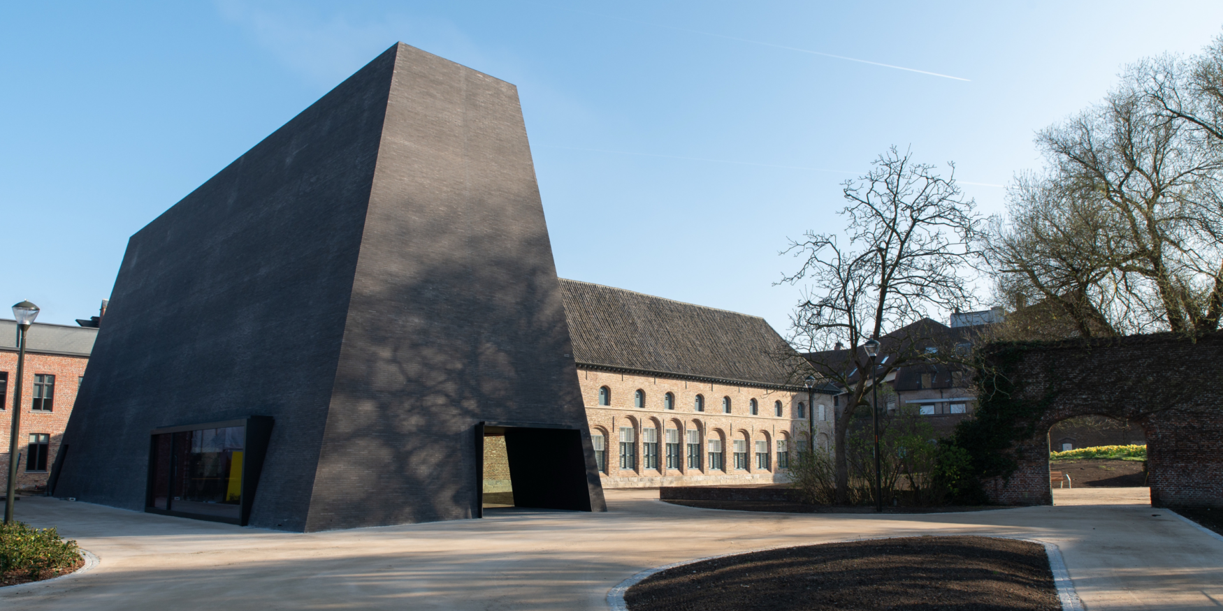 Abby, museum voor beeldende kunst in de voormalige Groeningeabdij in Kortrijk