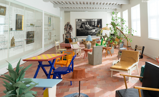 interieur van Abby, museum voor beeldende kunst in Kortrijk