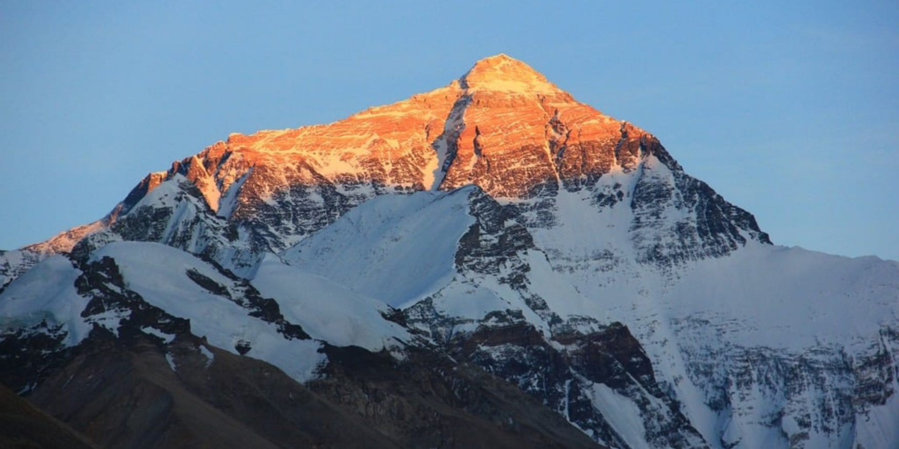 de berg Mount Everest in de zon