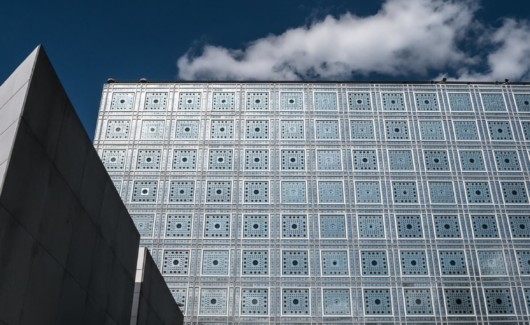 gevel van het Institut du monde arabe in Parijs