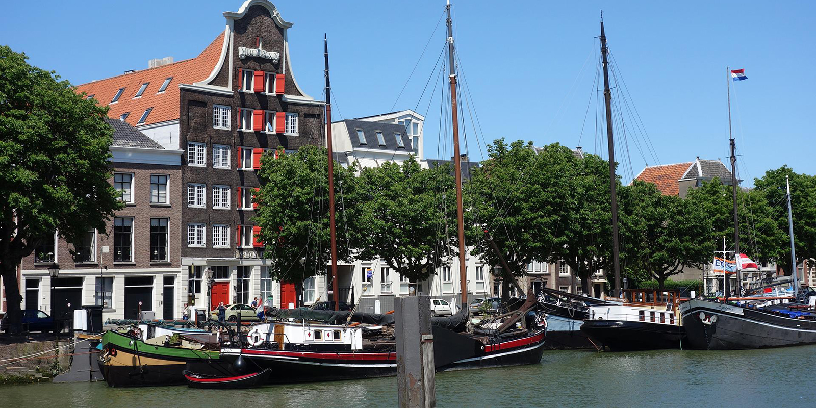 boten in de binnenhaven van Dordrecht