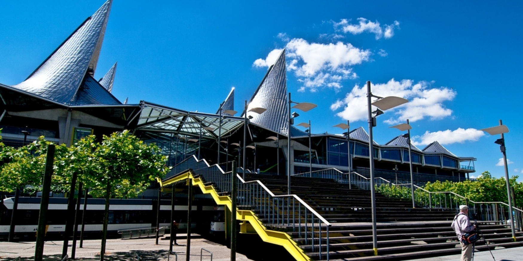 het Gerechtsgebouw van Antwerpen, ook wel bekend als het Vlinderpaleis, met grote trap
